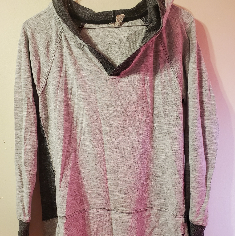 Woman's danskin long sleeve hooded shirt🛑